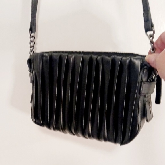 SOLD -MYSTERY NWOT Simply Vera Wang Black Faux Leather Crossbody NWOT - Picture 2 of 12